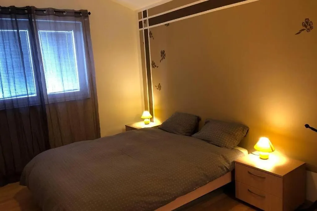 Apartments Sandro サリ
